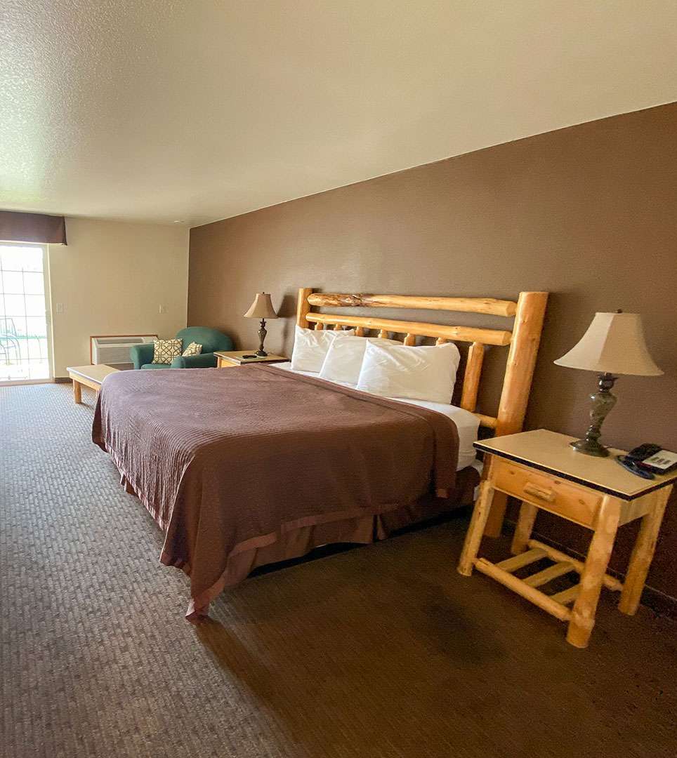 LET THE SPACIOUS GUEST ROOMS AT SISTERS INN BE YOUR HOME AWAY FROM HOME 