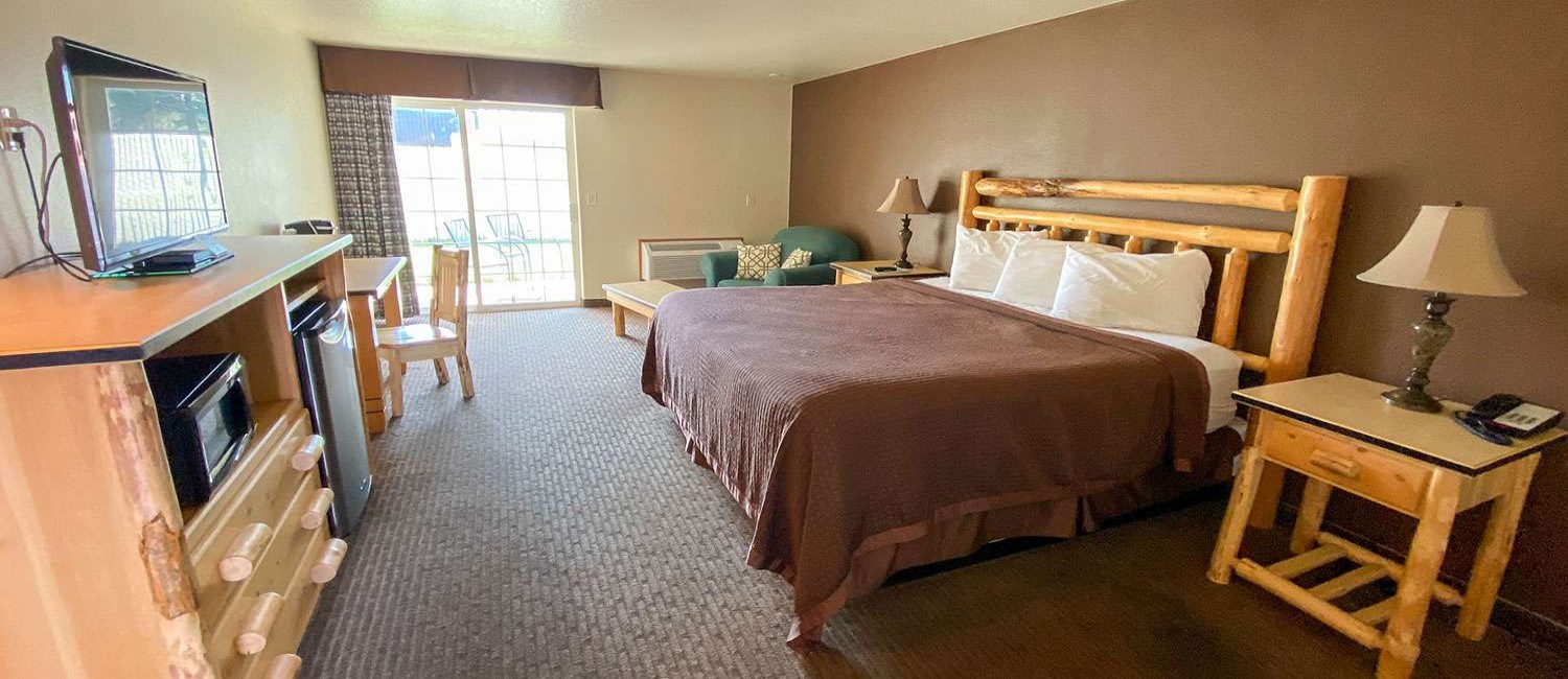 LET THE SPACIOUS GUEST ROOMS AT SISTERS INN BE YOUR HOME AWAY FROM HOME 