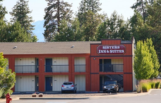 Sisters Inn & Suites - Exterior View