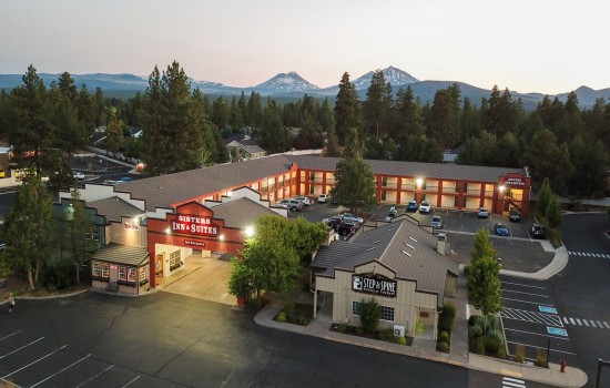 Sisters Inn & Suites - Exterior View